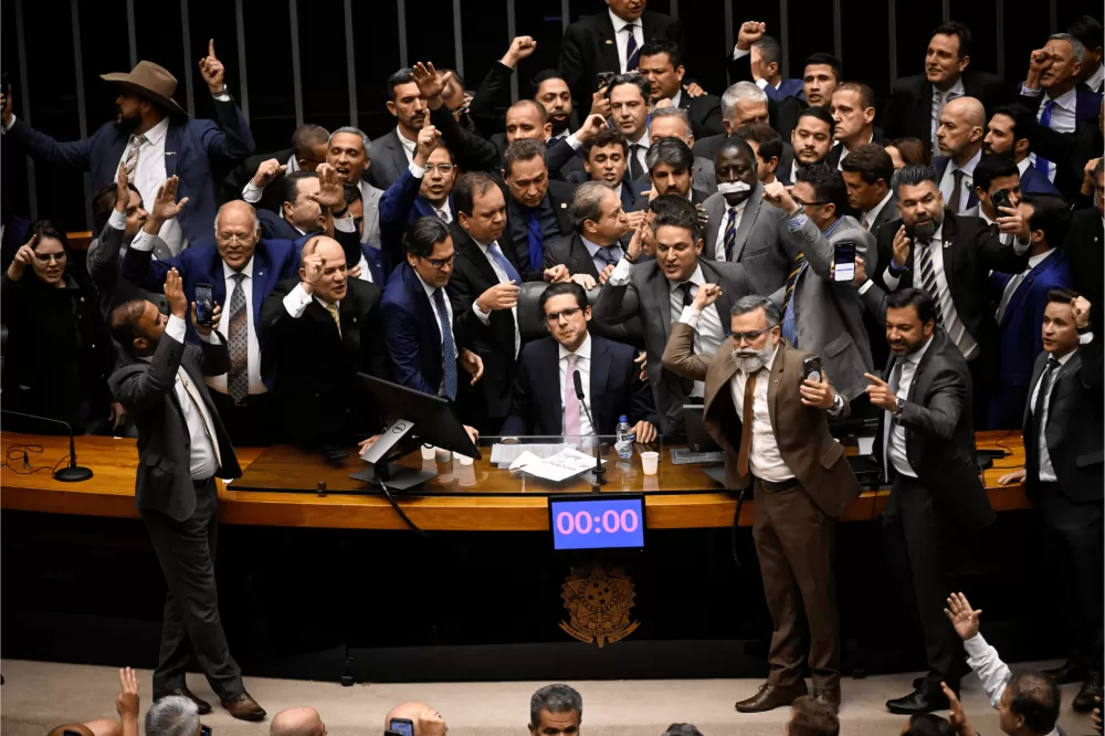 PEC da Blindagem: entenda o que é e se parlamentar não pode mais ser preso