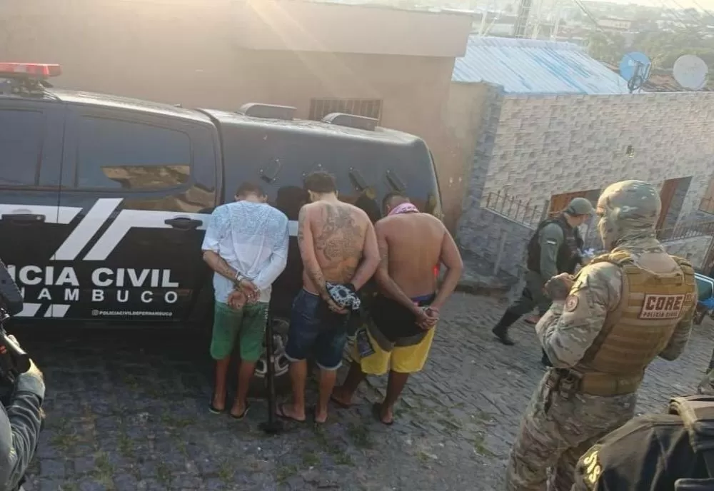 Operação policial cumpre 21 mandados contra organização envolvida com tráfico e lavagem de dinheiro