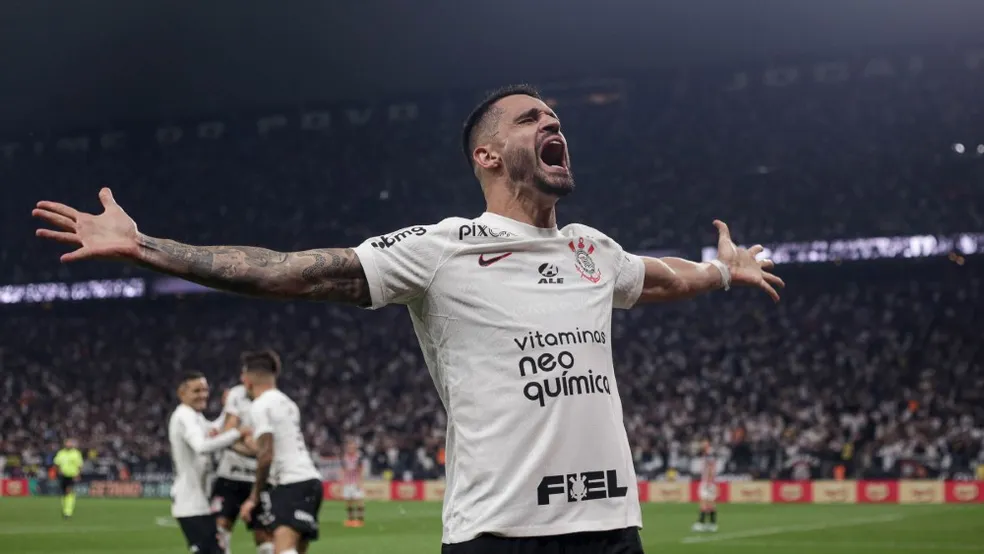 Ex-Corinthians e seleção, Renato Augusto anuncia aposentadoria aos 37 anos