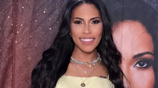 Simone Morena bate boca com internauta após sucesso de hit ser atribuído a outra cantora