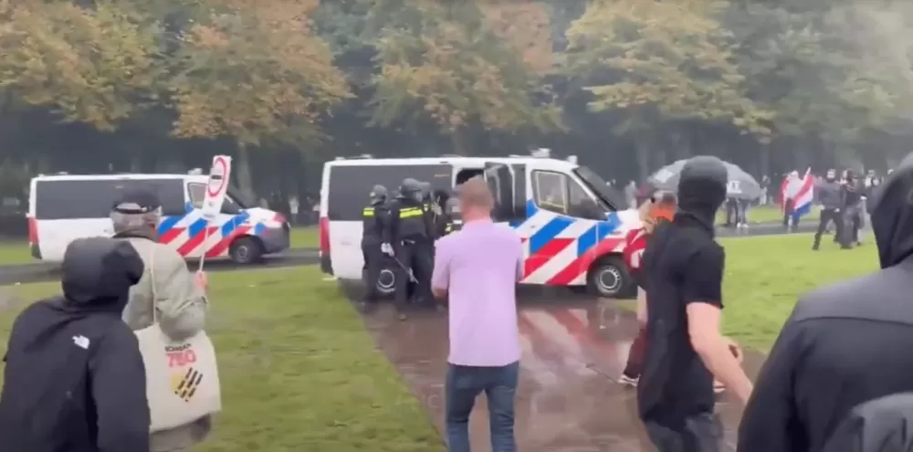 Polícia holandesa usa gás lacrimogêneo contra manifestantes anti-imigração