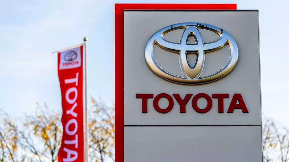 Falha em modelo popular da Toyota coloca milhares de motoristas em alerta