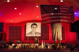 Homem armado é preso antes de memorial de Charlie Kirk