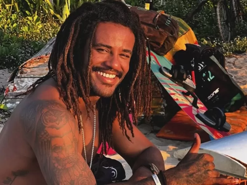 Atleta de kitesurf morre durante competição na Praia de Tatajuba, em Camocim