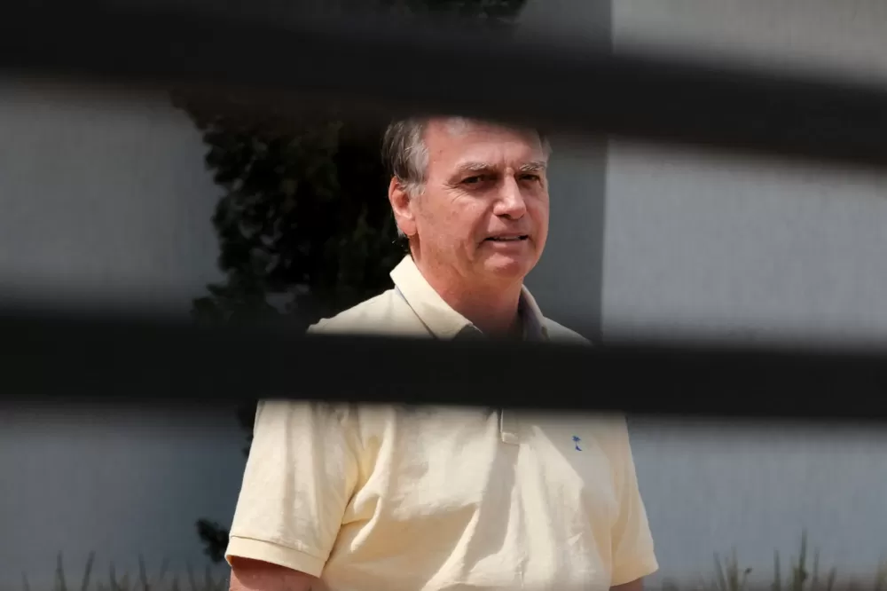 Moraes autoriza ida de grupo de oração à casa de Bolsonaro, em prisão domiciliar
