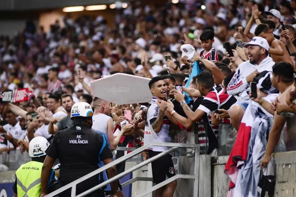 Santa Cruz anuncia parcial com 23 mil ingressos vendidos para jogo de ida da final da Série D