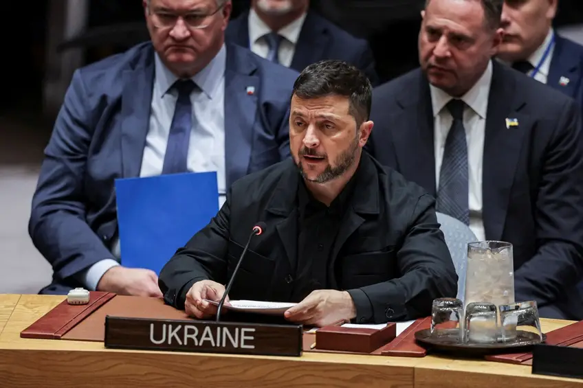 Zelensky diz ter debatido “ideias promissoras para avançar paz” em encontro com Trump