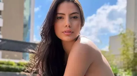 QUE CORPAÇO! Ex-BBB Nanda Bande ostenta boa forma de biquíni e enlouquece seguidores; veja fotos