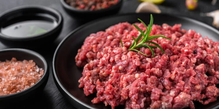 Essa receita com carne moída é fácil, deliciosa e rende para a família toda