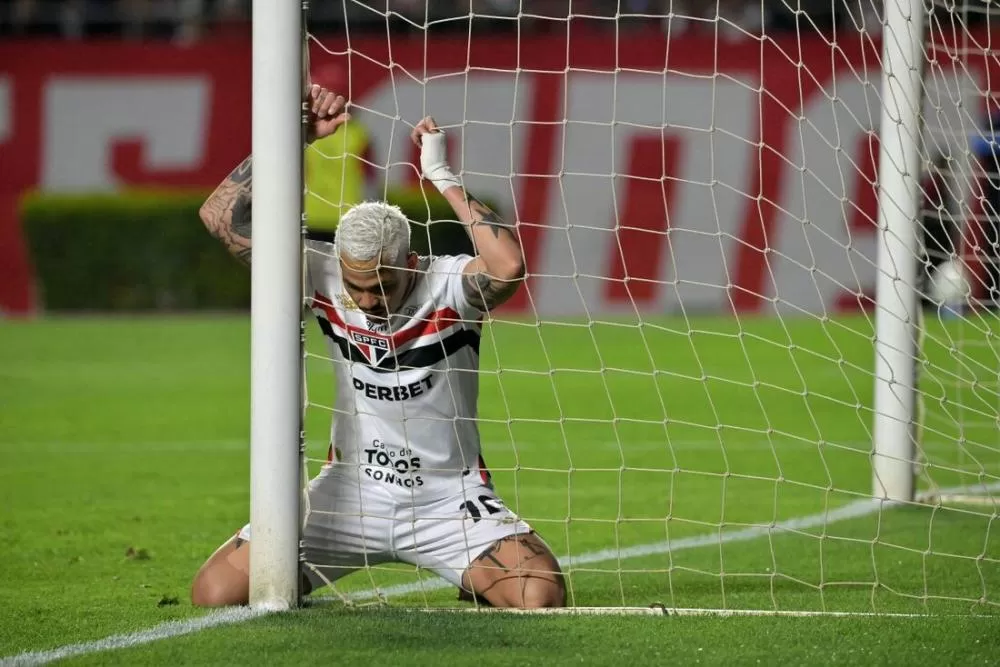 São Paulo perde novamente para LDU e está eliminado da Libertadores