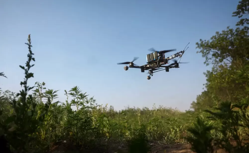 Drones ucranianos atingem estação de bombeamento de petróleo na Rússia, diz político