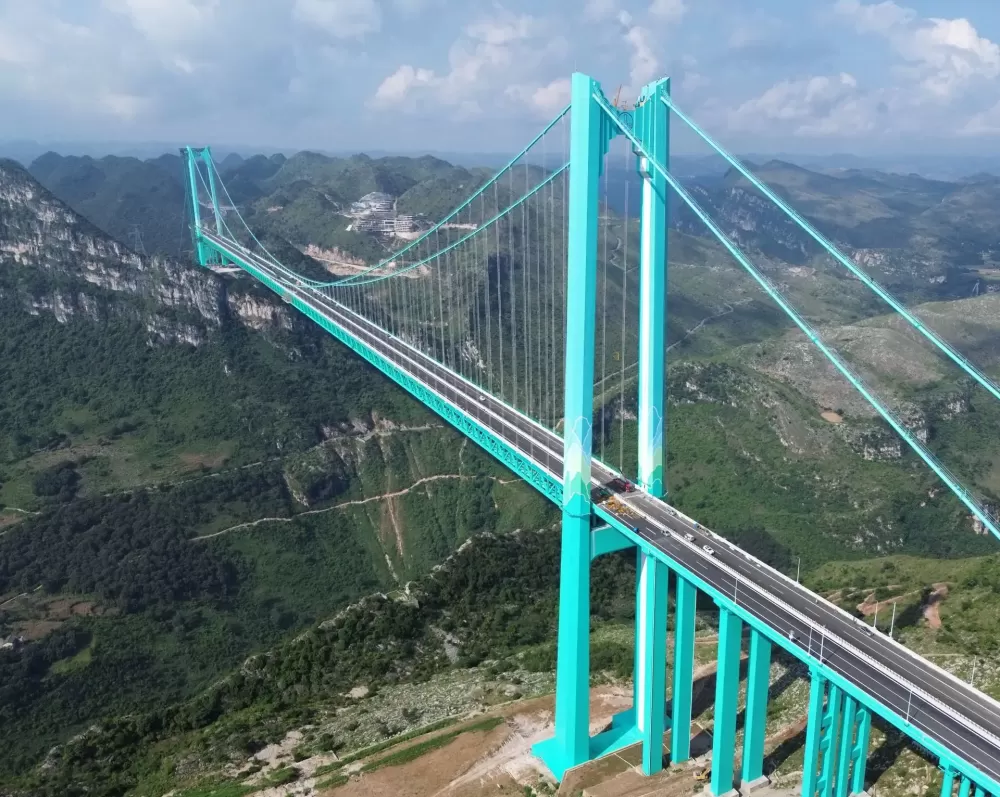 Ponte mais alta do mundo é inaugurada na China