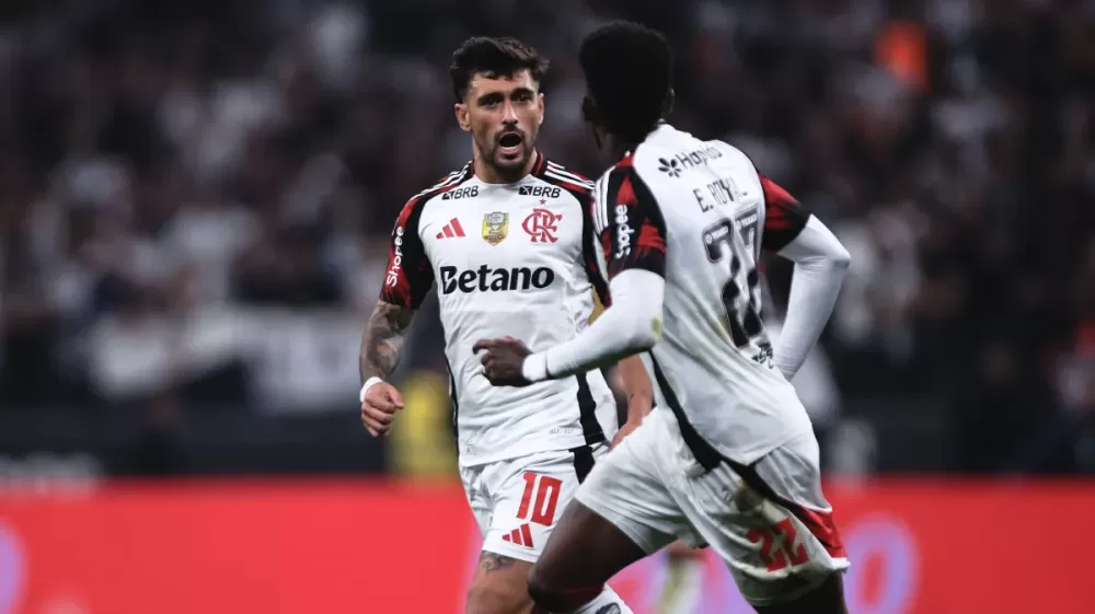 Yuri Alberto perde pênalti, Flamengo marca no fim e vence Corinthians