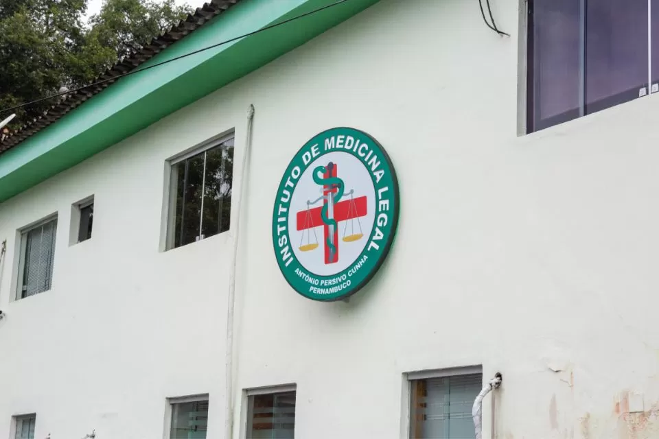 Homem morre após sofrer choque elétrico e cair de laje em Moreno