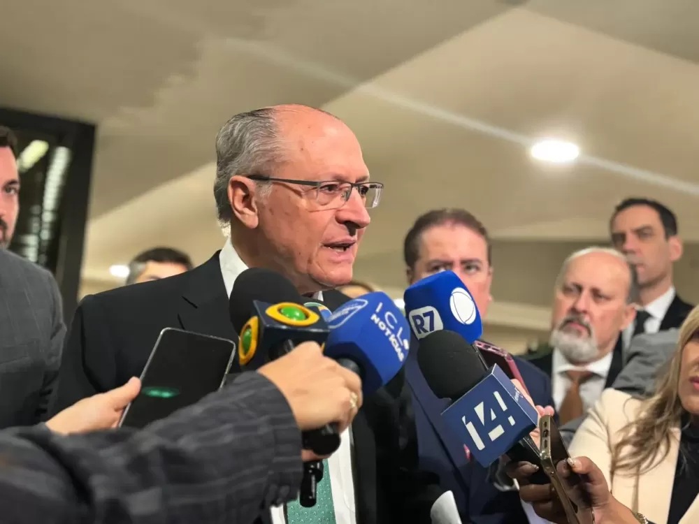 Alckmin diz confiar que saída de partidos não vai travar agenda de Lula no Congresso