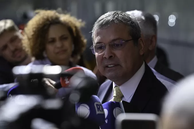 PT pede afastamento de relator por suspeita de parcialidade em processo contra Eduardo Bolsonaro