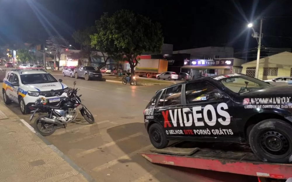 Motorista de carro adesivado com conteúdo pornográfico é preso em MG