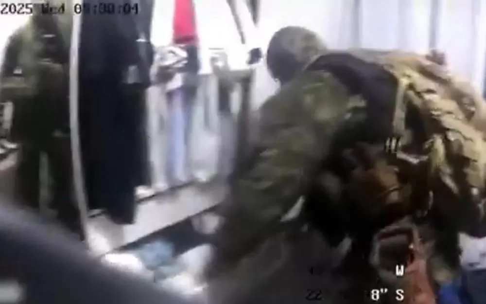 Vídeo: câmera corporal flagra policiais do Bope furtando casa no Complexo do Alemão