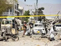 Vídeo: Explosão em atentado suicida deixa dez mortos no Paquistão.