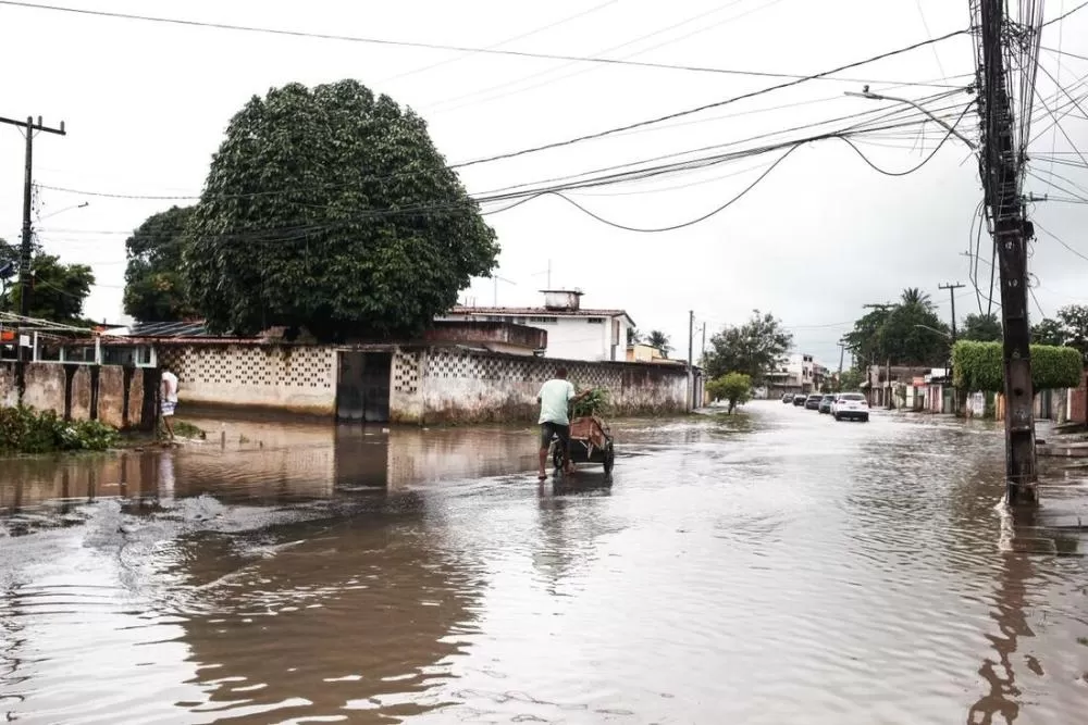 Chuvas na RMR: pontos de alagamento causam transtornos para motoristas em Olinda