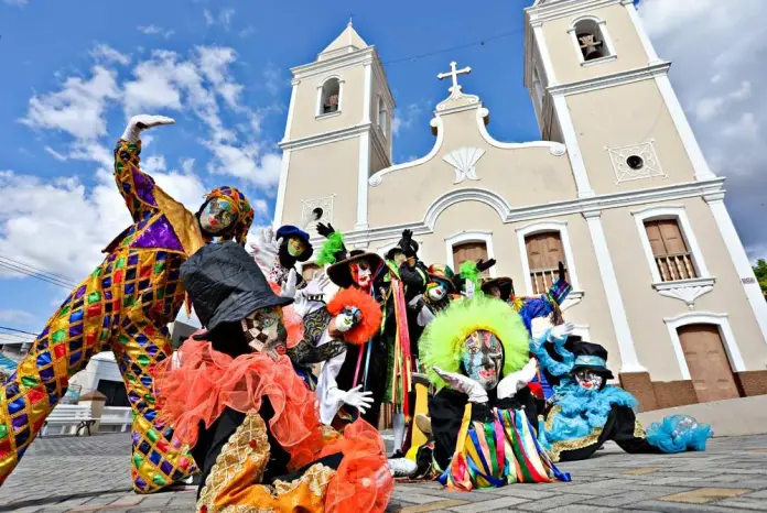 Carnaval do Papangu 2025: Bezerros divulga programação com atrações de peso.