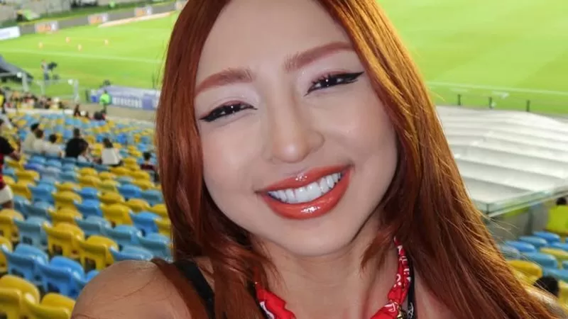 Após surgir completamente musculosa, influenciadora faz revelação surpreendente sobre o passado e magreza extrema