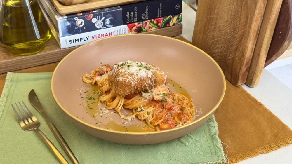 Receita: veja como fazer bacalhau à milanesa com espaguete all’arrabbiata