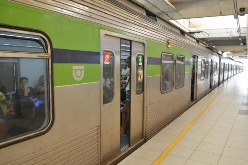 Queda de galho provoca suspensão de operação no Metrô do Recife