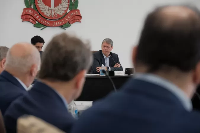 Governo Tarcísio vê ‘guerra política’ em novo embate com governo federal sobre PCC