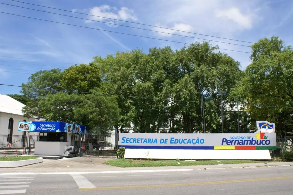 Governo de Pernambuco abre 1.999 vagas em seleção simplificada para Secretaria da Educação com salários de até R$ 4,8 mil
