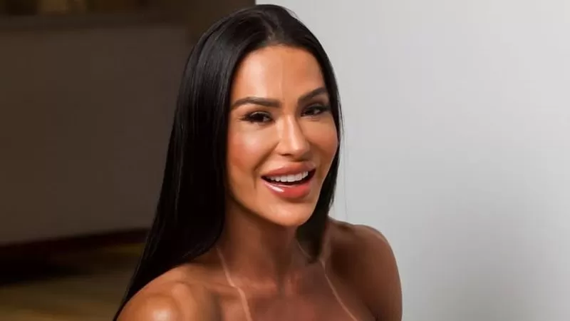 Gracyanne Barbosa exibe bumbum e tatuagem íntima para Belo rouba cena; confira