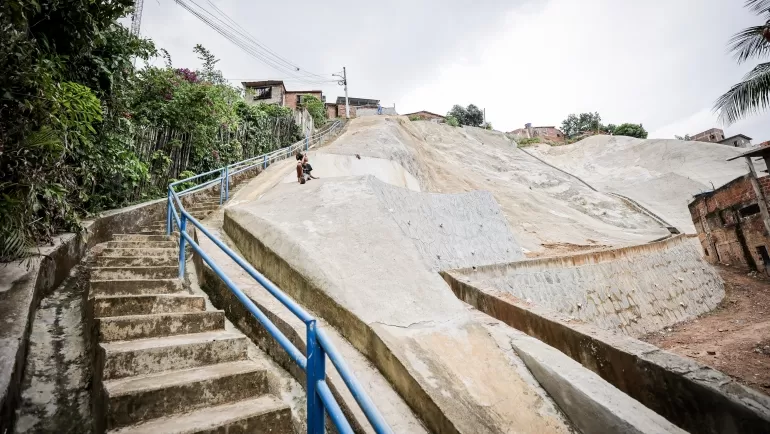 Prefeitura do Recife investe R$ 8,6 milhões em obra de contenção de encosta em Dois Unidos