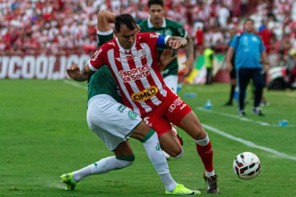 Náutico: Hélio dos Anjos não descarta contar com Vinícius diante do Brusque