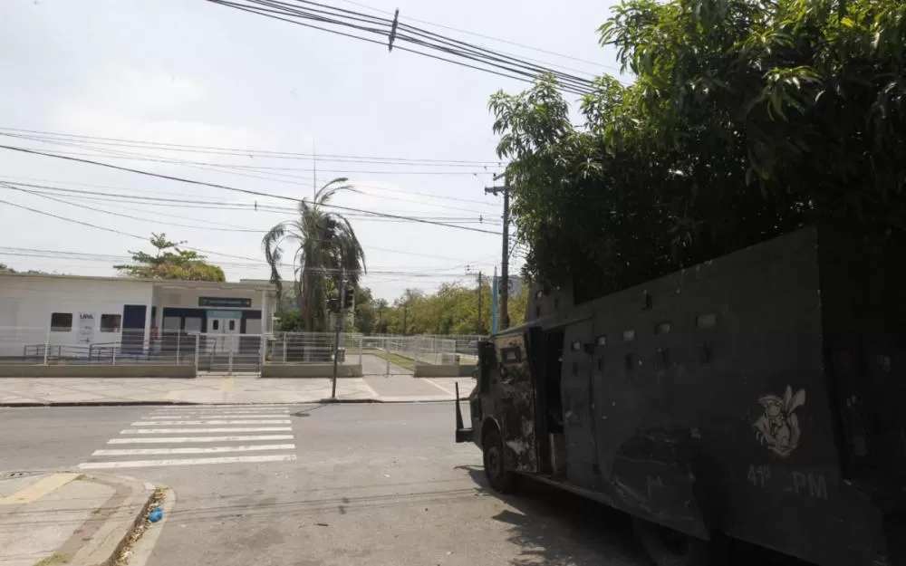 UPA de Costa Barros segue fechada uma semana após invasão: 'Estamos sendo massacrados'