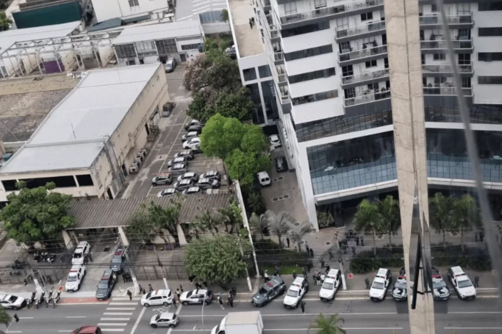 Criminosos se passam por policiais e roubam prédio na zona Oeste de SP