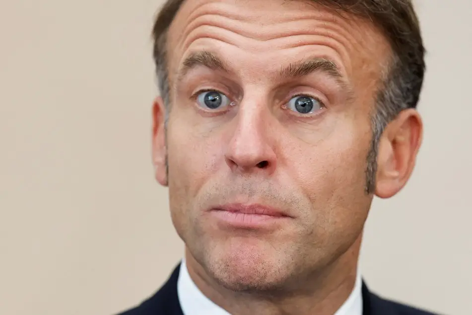 Isolamento de Macron se agrava com pedido de renúncia e eleição antecipada na França