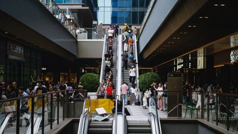 Gigante do varejo quebrando? Famosa loja anuncia fechamento de 11 unidades no Brasil; saiba qual