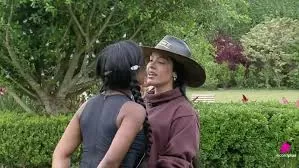 Carol cospe em Rayane durante briga em A Fazenda 17: ‘Vai me agredir’