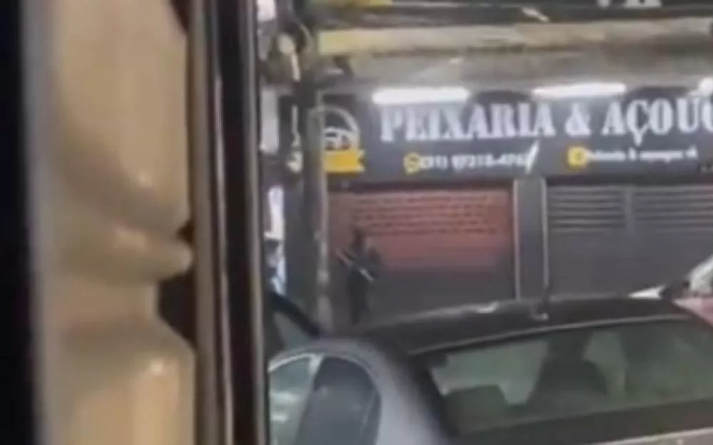 Moradores da Vila Kennedy vivem noite de tensão devido a intensos tiroteios