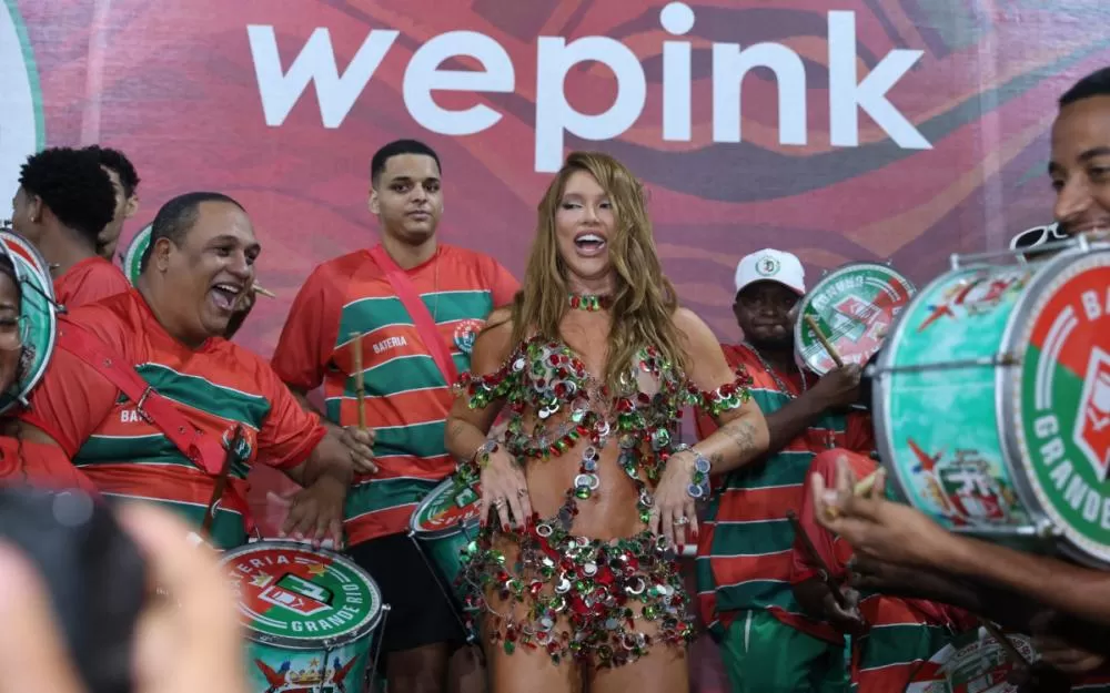 Virginia samba em ensaio da Grande Rio depois de confirmar fim do romance com Vini Jr.