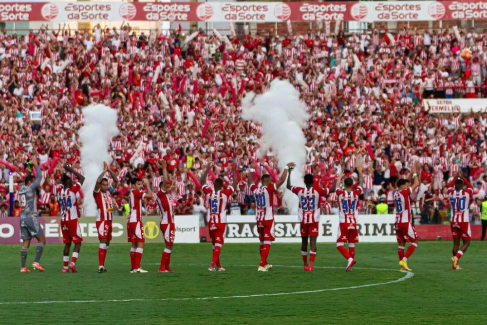 Com lotação máxima nos Aflitos, Náutico precisa recuperar força em casa para brigar por acesso