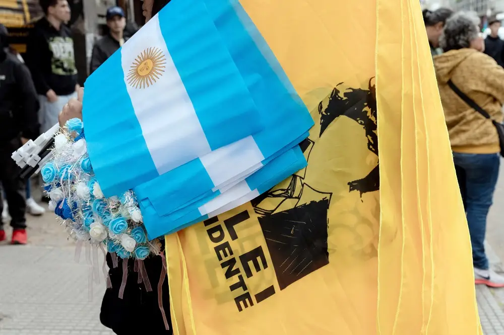 Taxas de juros de curto prazo na Argentina disparam para 87% em meio à crise do peso