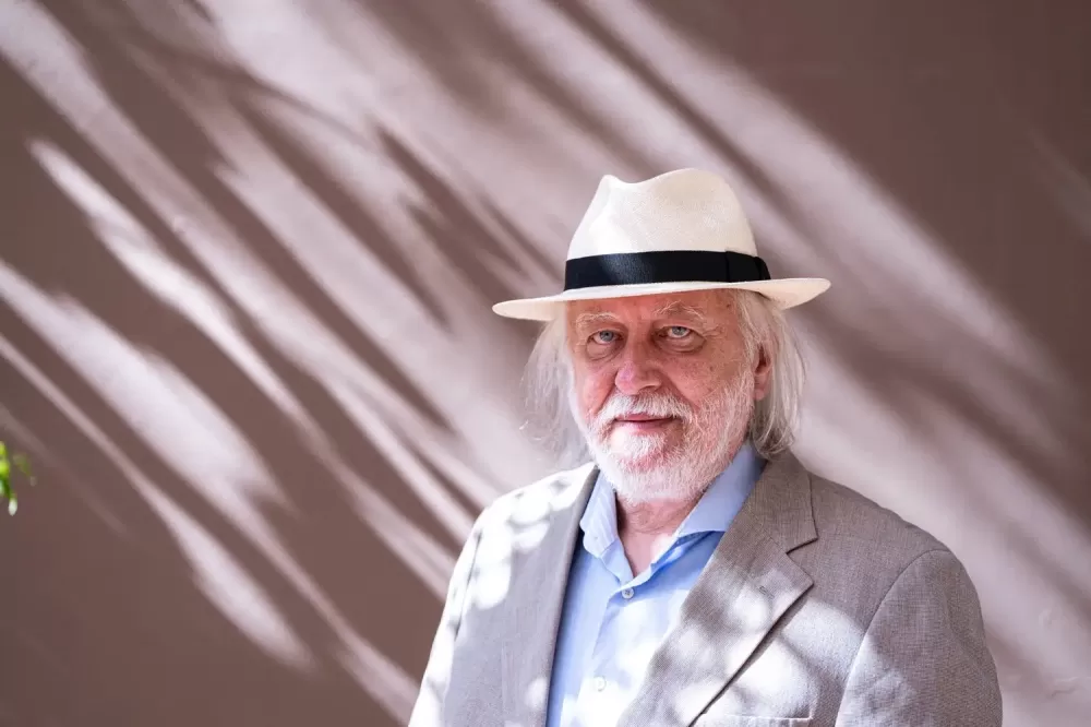 László Krasznahorkai: conheça a vida e obra do vencedor do Nobel de Literatura 2025