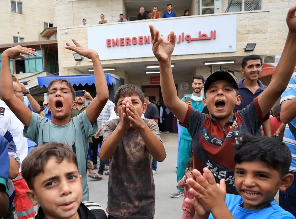 Israel e Hamas assinam acordo de cessar fogo em Gaza