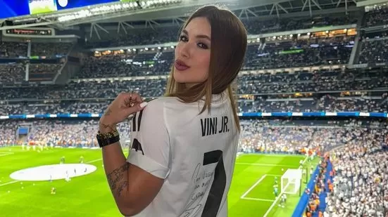 Ela é o momento! Virginia Fonseca rouba a cena durante jogo da Seleção Brasileira
