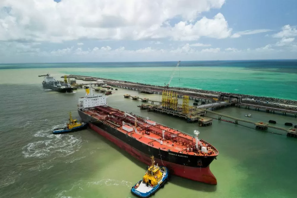 Porto de Suape atinge 20 metros de profundidade em canal externo e recebe petroleiro da Transpetro