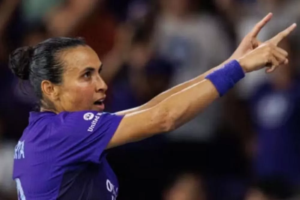 Marta entra no segundo tempo e dá vitória ao Orlando Pride com gol olímpico nos acréscimos; veja