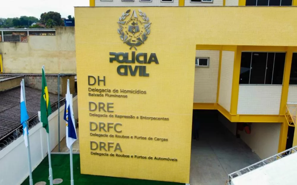 Empresário é executado a tiros enquanto dirigia na BR-116, em Magé