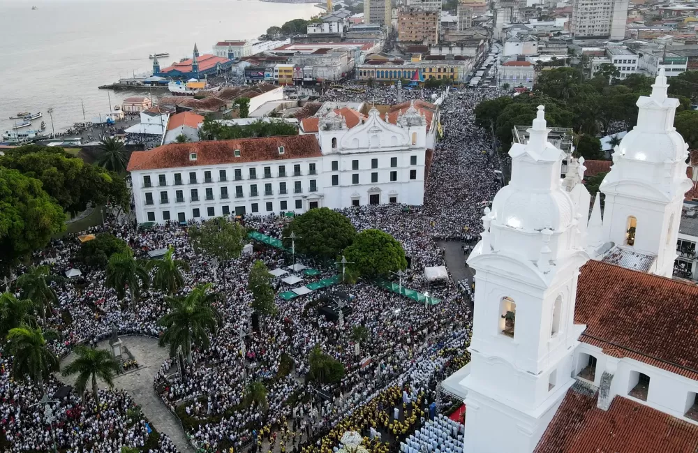 Milhões de fieis tomam ruas de Belém para o Círio de Nazaré; veja imagens