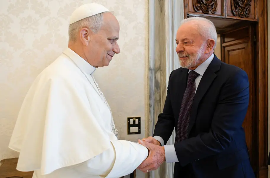 Lula se encontra com o papa Leão XIV no Vaticano e convida pontífice para a COP30